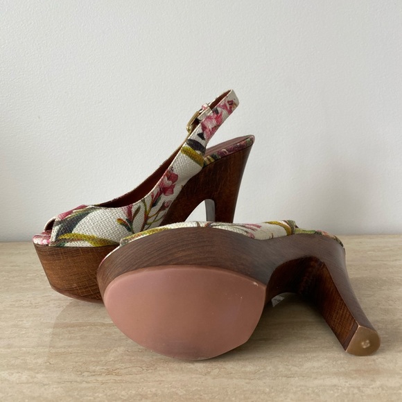 Brand New Dolce & Gabbana Floral Platform Heels - Picture 4 of 8